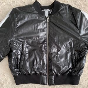 *FLASH SALE* ‼️‼️‼️ Forever 21 black bomber jacket